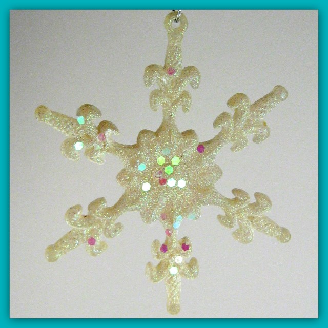 Snowflake ornament before the glitter treatment